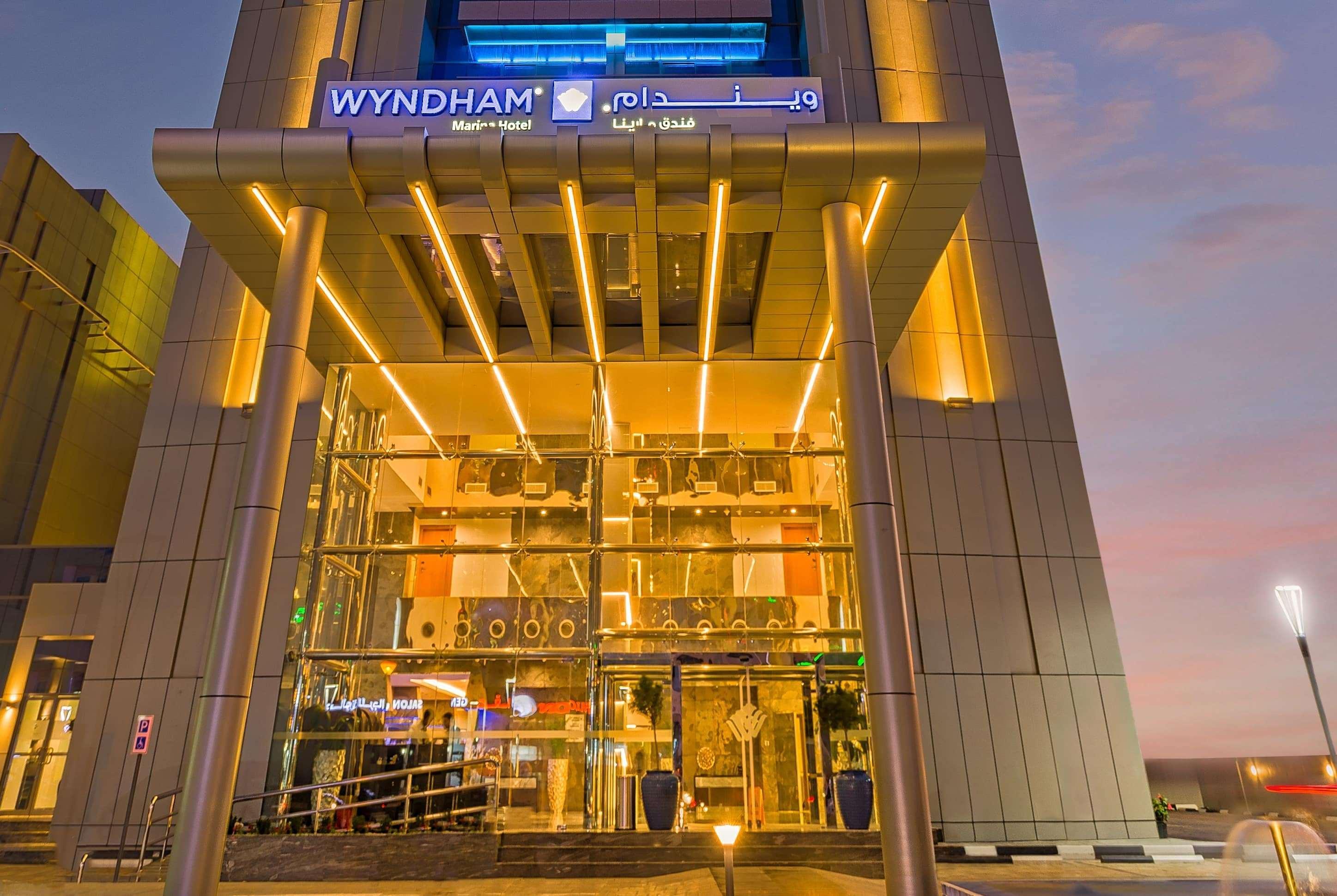 Отель Wyndham Dubai Marina Экстерьер фото